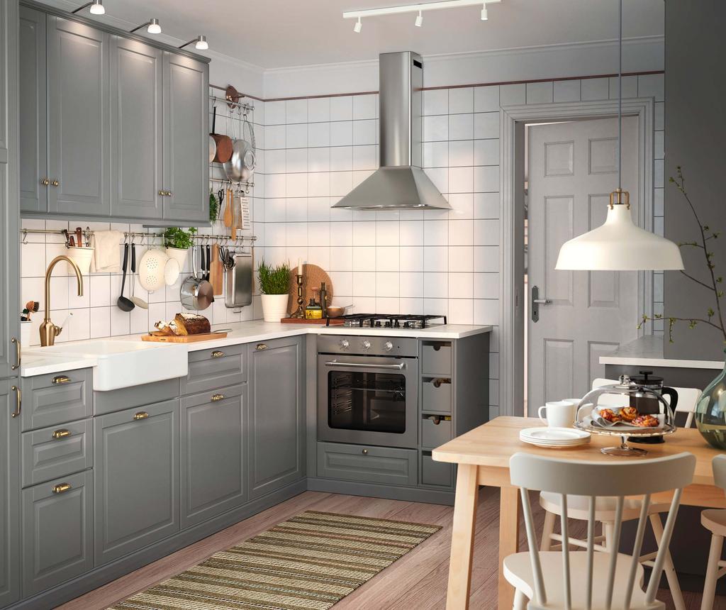 Az itt bemutatott termékek közül nem biztos, hogy mindegyik kapható az áruházban. Pontos információért érdeklődj az eladóknál, vagy tekintsd meg a www.ikea.hu weboldalt.