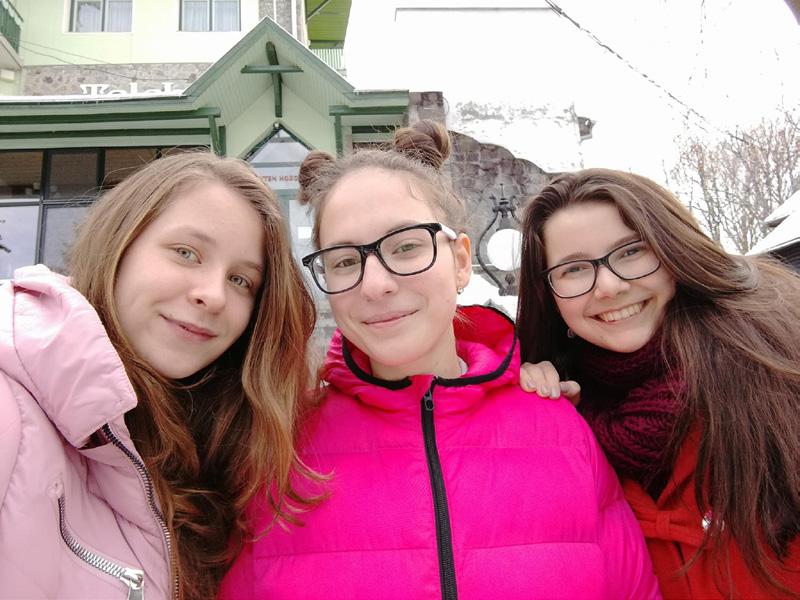 Mi folyik itt? Diákújságíró-szaktábor Idén nekünk volt lehetőségünk részt venni a Teleki Oktatási Központban évente megszervezett újságíró-szaktáborban. Feledhetetlen emlék marad számunkra.