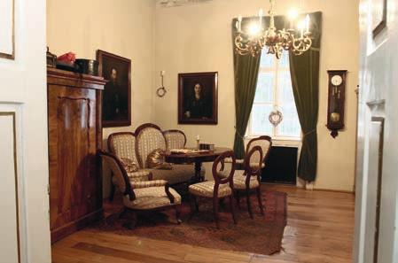 1852 A Csabán töltött első két esztendő A Munkácsy Emlékház zöld szalonja; fotó: Petrovszki Zoltán A nagyvárosi forgataghoz és élénk kulturális élethez szokott Reök István, Munkácsy nagybátyja, az