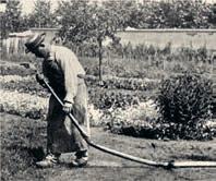 Elsőként a Munkaidő vége című negyvenhat másodperces alkotást forgatták le, amelyet még több mint húsz film felvétele, és nagy számú zártkörű próbavetítés követett.