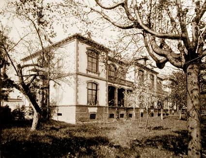 1900 Búcsú a mestertől Az endenichi szanatórium (1900; fotó: ismeretlen; Munkácsy Mihály Múzeum) 1900. május 1-jén elhunyt Munkácsy Mihály a Köln melletti Endenichben.