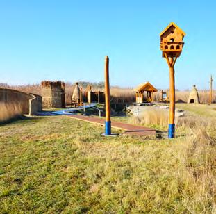II. Duna-Tisza közi síkvidék (Homokhátság) A Homokhátság az Alföld legnagyobb kiterjedésű, a Duna és a Tisza ártere fölé magasodó, mintegy 7400 km kiterjedésű középtája.
