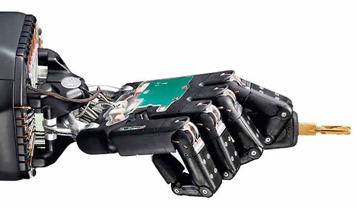Intelligens robotkéz, mely szállító járművön nyit ajtót A mindenható automatizálás Az informatikai társadalom 2.