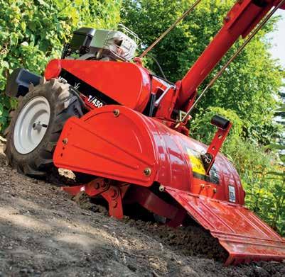 600 min -1, 205 cm³ KÉTIRÁNYÚ FORGÁS A T/450 MODELLNÉL: ELŐREFORGÁS A LAZA TALAJÉRT, HÁTRAFORGÁS A KEMÉNY TALAJ FELTÖRÉSÉHEZ ÉS A KÖVEK, GYÖKEREK KIFORGATÁSÁHOZ.
