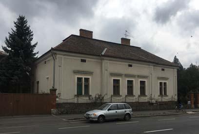 Értékük elsősorban az épületformájukban rejlik, azaz keskenységüknél fogva jól helyezhetők el a telken, marad elég kertterület a ház mellett, sokszor a jó tájolás az oldalkert