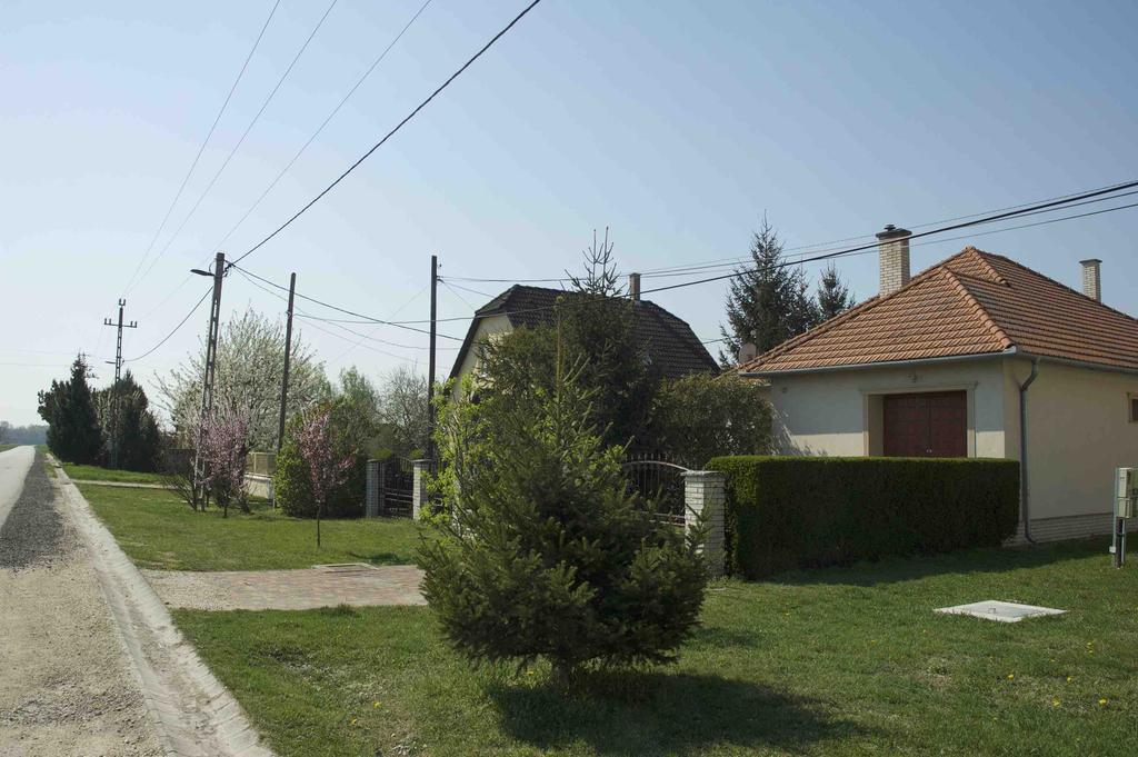 6. Reklámok, sajátos építményfajták, egyéb műszaki berendezések Reklámok elhelyzésére a reklámokról szóló felsőbb szintű jogszabály nem ad lehetőséget.