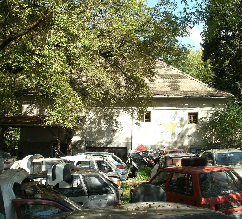 található, csak a malom vízkerekének a tengelyhelyei vannak meg.