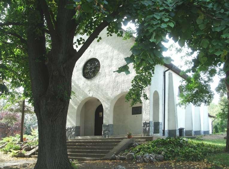 SZENT ISTVÁN ÚTI REFORMÁTUS TEMPLOM Az 1930-as években fogalmazódott meg a református templom építésének gondolata.