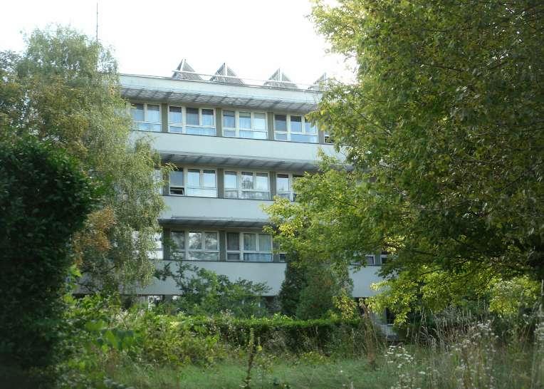 4.4.4 INTÉZMÉNYI TERÜLET A Kék Duna Idősek Otthona intézmény 2002 óta gondoskodik időskorú lakóiról családias légkörben.