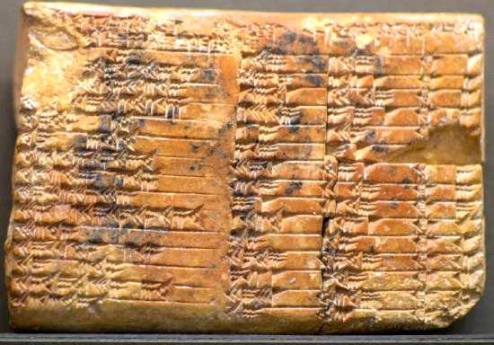 93 New Yorkban a Yale Egyetembabiloni győjteményében ıriznek egy kıkorongot, mely a babiloni matematika egyik csúcsteljesítményét bizonyítja.