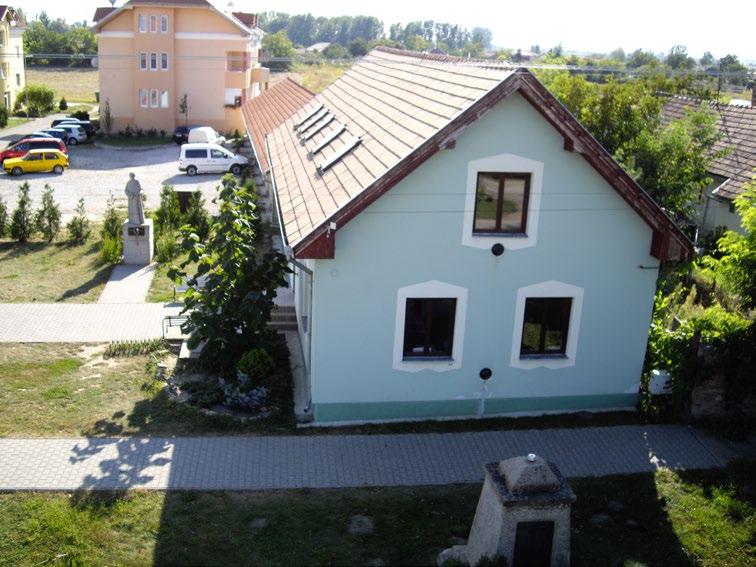 A kertek alatti utcában a tenisz pálya mellett 400 m hosszúságban a csatornahálózat kiépítése 2.500.
