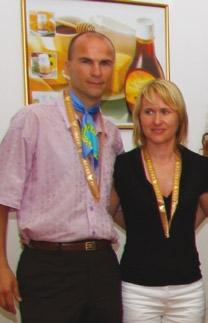 Tada je na tabli bljesnuo natpis: Tomo Brumec, najuspešniji distributer 2007. godine! U Tominim očima su zasijali ponos, radost i oduševljenje.