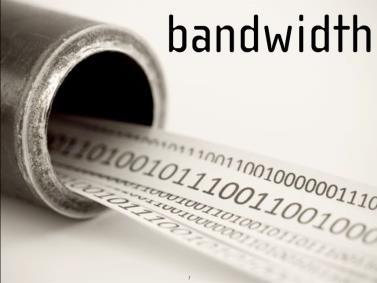 ) tudna -> 100 kbps/km 2 Mobil hálózati sávszélesség igény: LTE enodeb (45-300 Mbps) -> 5