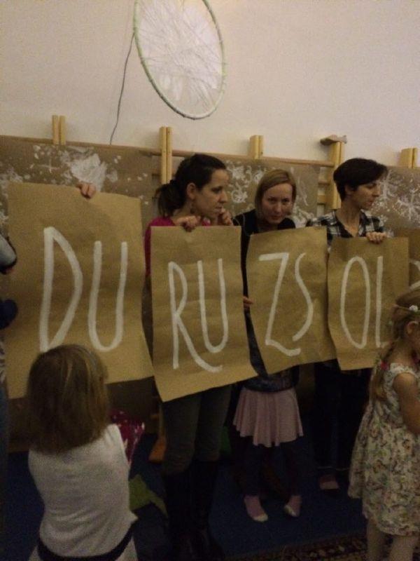 "Duruzsol a tűz, darazsol a hó.