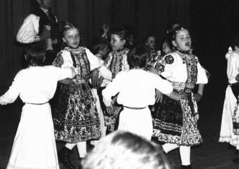 Folklórna skupina dospelých pretrvala dodnes.