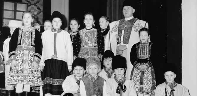 Rukovačku, Konopa, konopa a Voľbu mládeneckého richtára, s ktorým spoločne s folklórnou skupinou Bažalička z Plachtiniec ešte raz
