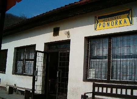 10.2008 Súkromná firmy z Partizánskeho prišla predávať na parkovisko rôzne druhy obuvi. 16.10.2008 OTEX Zvolen uskutočnil v sále KD výpredaj obuvi, textilu a doplnkového tovaru. 17.10.2008 Firma