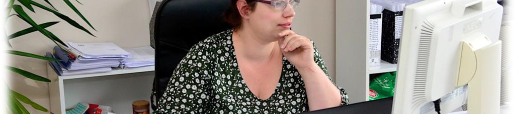 A Jogi Csoporthoz tartoznak a birtokvédelmi ügyek, egyéb közigazgatási eljárások, a jegyzői hatáskörbe tartozó társasház-felügyelet, lakossági kérelmek, bejelenések, panaszok kezelése.