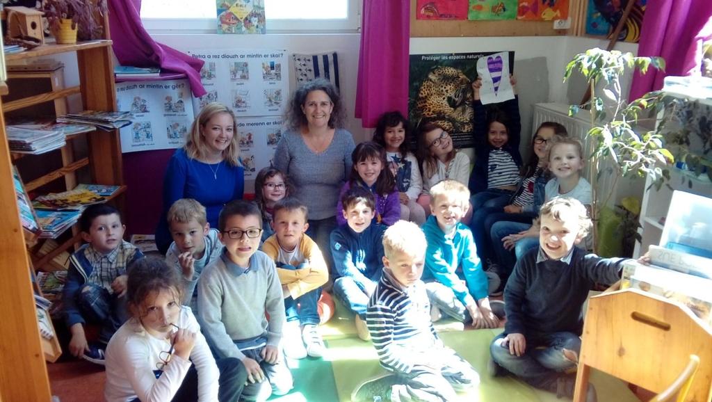 Amit még tapasztaltam a magyar óvodákhoz képest az, hogy a gyermekek sokkal szabadabban viselkedhetnek az udvaron, valamint ebéd közben.