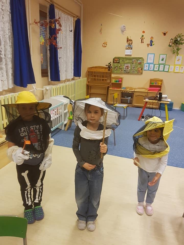 Szép számmal vettek részt iskolások, ovisok, bölcsődések, szülők egyaránt. Folytatta a védőnő az előadás sorozatát. Ebben a hónapban a helyes fogápolás volt a téma.
