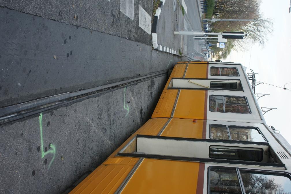 1.3 A baleseti helyszín 2016-1284-5 A Vb a helyszínre érkezésekor a villamost a kép szerinti, kisiklott állapotban találta.