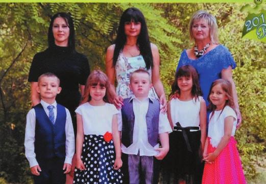 Gelle: Felső sor (balról jobbra): Pongrácz Gréta, Marczell Leila, Cseh Réka, Horina Emma, Sátor Anna.
