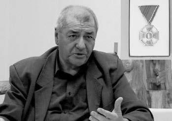 2017. augusztus HÍRADÓ 15 Magyar Arany Érdemkereszt kitüntetésben részesült Kovács László tanár úr Áder János, Magyarország köztársasági elnöke a március 15-i nemzeti ünnep alkalmából szlovákiai