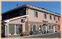 Informácie: mobil 0903 773 031 94-0306 - plnenie obálok - písanie adries - skladanie brožúr - montáž pier - a mnoho iných 0910 408 357 02-0387 f a m. B e r t a l a n REŠTAURÁCIA-ÉTTEREM tel.