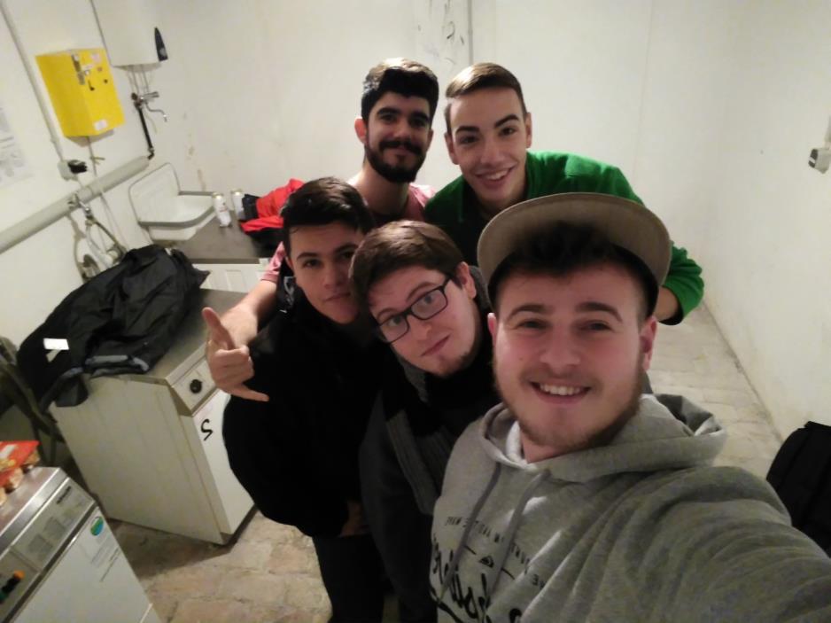 Az első nap el kellett intézni a beköltözést, a helyi bérletet a tömegközlekedésre, bejelentkezni a város házán és