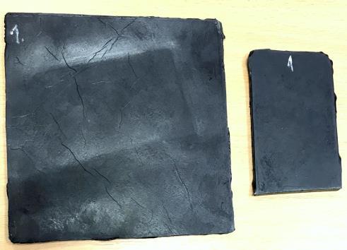 ) téglalap alakú: - hosszúság:80,0 mm, - szélesség: 50,0 mm, - vastagság: 6,0 mm. 13.ábra: Préselt Minta 1. lemezek (Forrás: Saját fotó, Wanhua-Borsodchem Zrt.