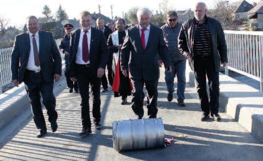 Kecső Imre Kesznyéten polgármestere beszédében a Sajó-híd fontosságára helyezte a hangsúlyt, hiszen azt nem csak a helybéliek, A Hegyalja Kapuja Mozgáskorlátozottak Egyesületének szervezésében került