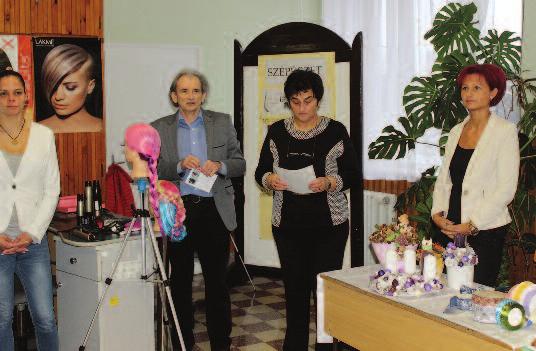 H osztályos lányaink gondoltak egy merészet, és felkészítő tanáruk javaslatára az angol mellett, olasz nyelvből is porondra léptek az idén. Kincső angolból döntős lett, olaszból pedig a dobogó 3.