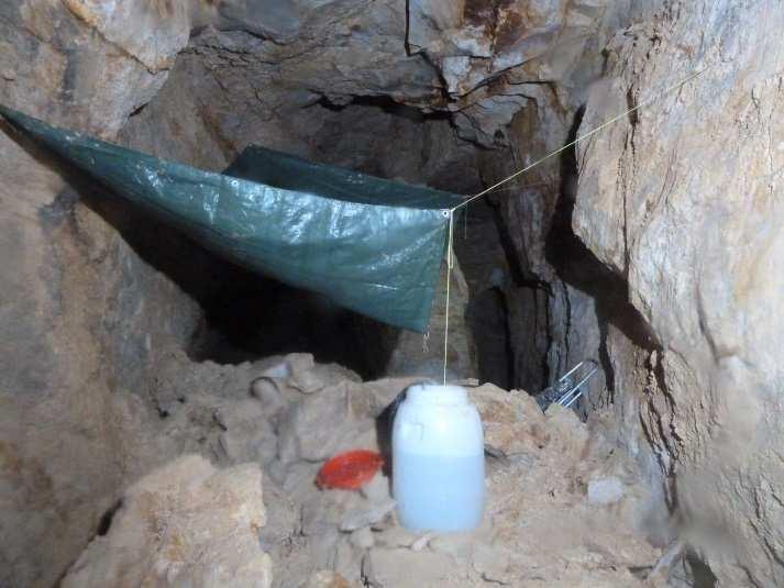 Farkas Hajnal Szieberth Rehák 9 ábra Hordó csepegıvíz-győjtıhely a 60 literes A Kessler-terem méréseinél a Dataqua mőszerbıl kinyert víznyomás adatok 20140827 és 20141218 közötti idıszakot ölelik fel