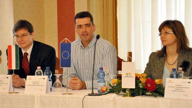Sikeres pályázattal óvják az építészeti értékeket Újdonság, hogy most egy műemlékvédelmi pályázaton indult közösen a két város mondta az alpolgármester, majd hozzátette: Szeged önkormányzata tavaly