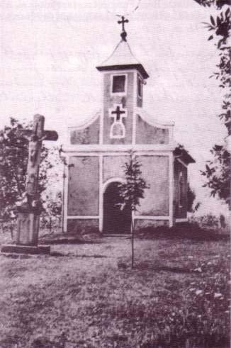 14. sz. kép: Faluvégi kápolna Markazon. (A kép az 1940-es évek közepén készült.) Az engedélyezés és a felszentelés elől minden akadály elhárult. A kápolnát 1913.