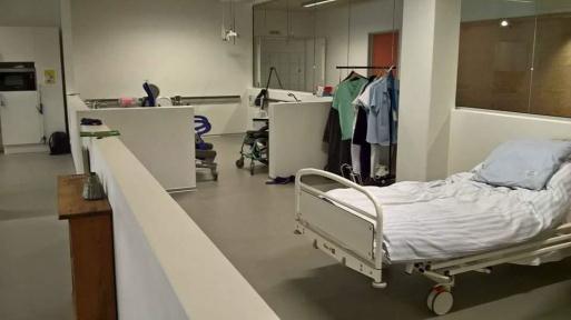 A tanároknak is lehetőségük van elvonulni külön kis helyiségekbe, ahol nyugodt körülmények között készülhetnek óráikra, javíthatnak dolgozatot, de akár egy-egy tanulóval