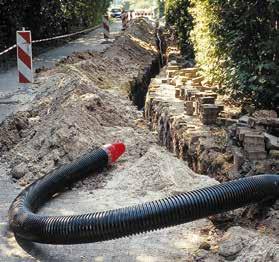 Ecoflex tervezési információk Nyomvonal előkészítés Az Uponor Ecoflex csövek hajlékonyságának köszönhetően gond nélkül alkalmazhatóak szinte minden terepadottságnál.