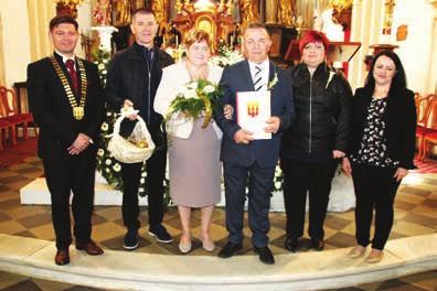 letu starosti odšla živet v Črmljenšak k tujim ljudem, kjer je pomagala pri vsakdanjih opravilih. Osnovno šolo je obiskovala v oličini. Po končanju je opravljala gospodinjska dela.