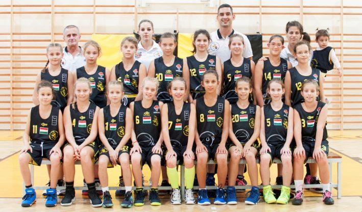Gyermek (U12) leány és fiú csapat Álló sor (balról): Fodor Lili, Dobos-Kovács Anna, Szabó Laura, Gór Noémi, Hatvani Csenge, Szeles Dorka, Harsági Lili, Czirjék