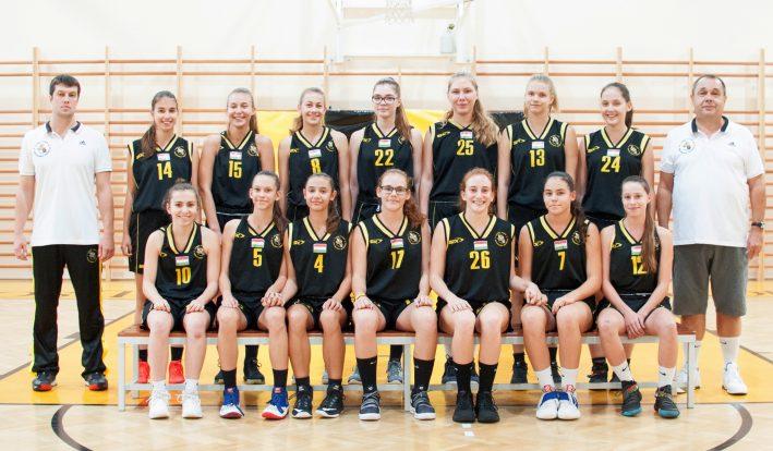 Kadett (U16) leány csapat Álló sor (balról): Sámuel Gergely (), Hajdu Vanessza, Kutrik Dóra, Moharos Vera, Ugaros Lili, Szabó Réka, Halmai Tifani, Szabados Kinga, Tatár István (); ülõ sor (balról):