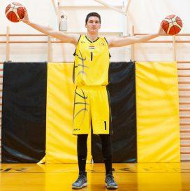 U20 fiú csapat 2 pontos dobás 3 pontos dobás büntetõdobás név ÖP Sz E T V A B K F IBM Msz kís jó % kís