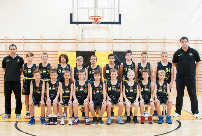 Kenguru (U11) fiú csapat Álló sor (balról): Kecskés István (), Varga