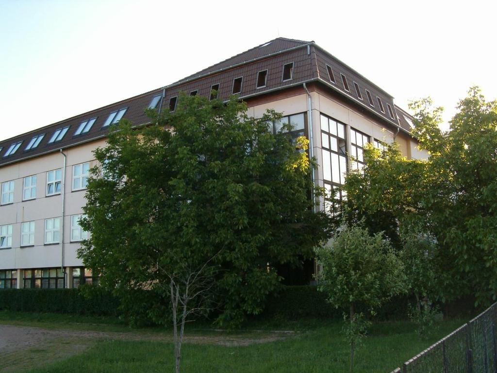 (az eddiginél többre) taníthatók.