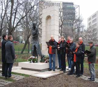 KRONIKA Uroczytość przy pomniku Jánosa Esterházyego 14 marca węgierska Polonia obchodziła nie tylko urodziny gen. Józefa Bema, ale także 114.