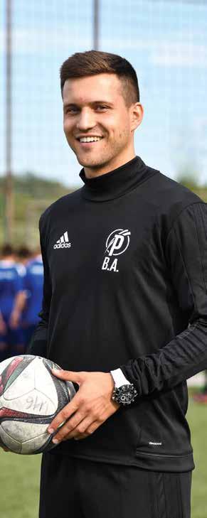 Edzőportré LÉPÉSELŐNYBEN KELL LENNI Egyetlen lépcsőfokot sem akar átugrani U12-es csapatunk trénere, Berndt András, aki hangsúlyozza, a gondjaira bízott korosztályban az egyéni képzés a legfontosabb