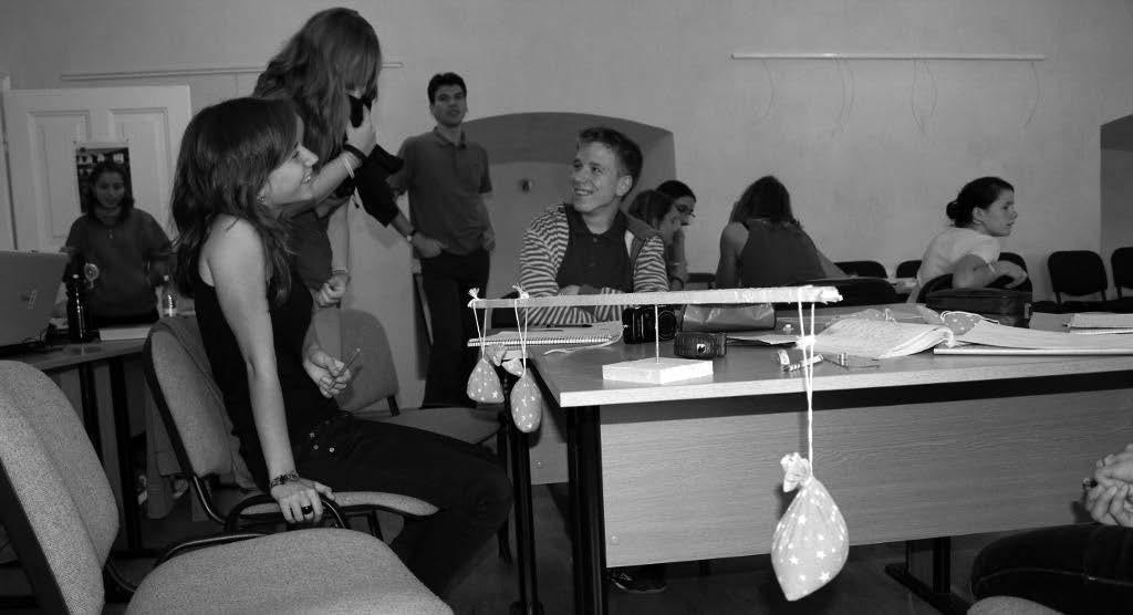 a diákok nem méretarányos ábrákat kapnak, így meg kell becsülniük az idomok méreteit. (A becslési eljárásokat, folyamatokat nemcsak a tanterv, hanem a mindennapi tanári gyakorlat is mellőzi.