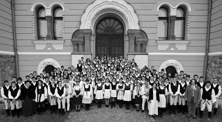 E) belépők És búcsúzók MATURANDUS A hagyományos nagykorúsítási ünnepség 2012. február 10-én, pénteken zajlott a korábbi évek megszokott forgatókönyve szerint.