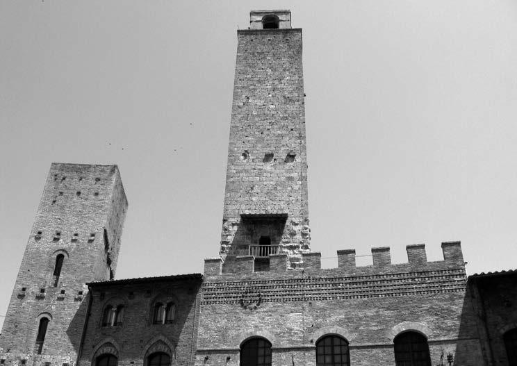 A lakótornyok lábainál úgy éreztük, hogy visszamentünk az időben, ami nem is volt csoda, hiszen e varázslatos városka a 13 14. század környékén épült és nem sokat hatottak rá a későbbi korok.