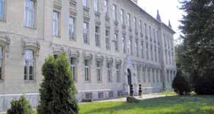 roku 1989/90 sa v druhom polroku učilo podľa upraveného učebného plánu, odborné predmety stratili svoje dominantné postavenie.