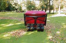 SEPRÉS + GYEPSZELLŐZTETÉS Turf-tidy gyepseprőgép A Turf-Tidy egy sokoldalú seprőgép, amely eltávolítja az elhalt réteget, szellőztet és lengőkésekkel akár nyír is.
